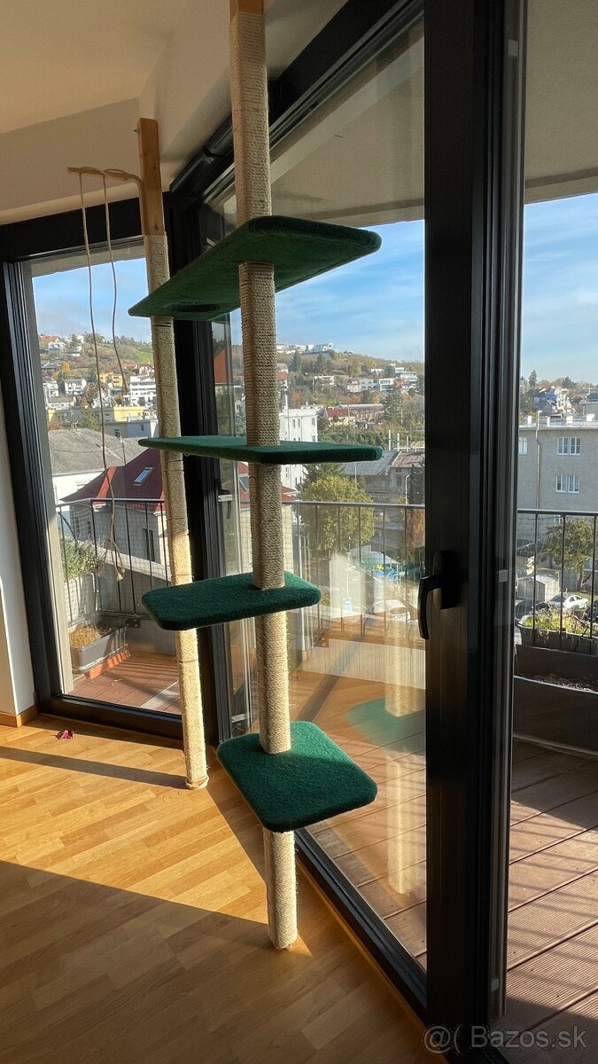 Darujem mačací strom - 2