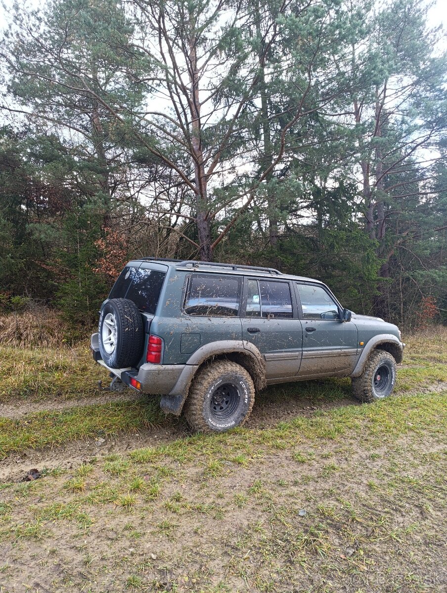 Predám Nissan patrol y61 - 2