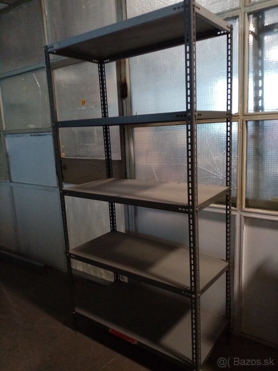 Kovový regál - 2