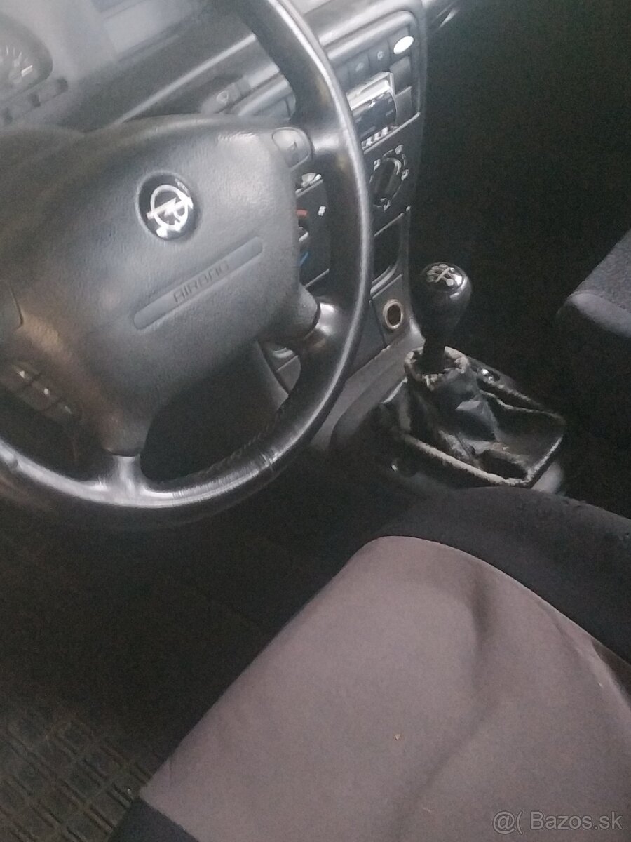 Predám Opel Vectra B na náhradné diely. - 2