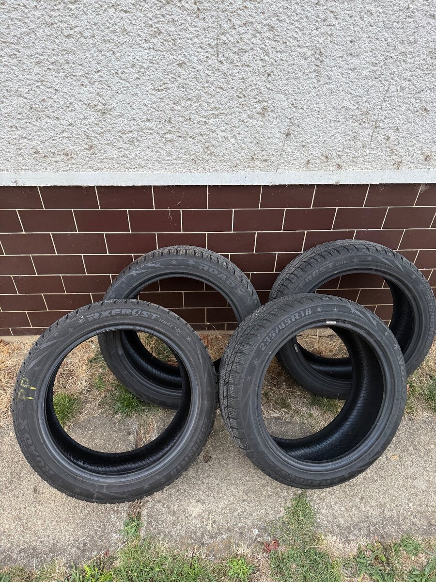 Predám pneumatiky 235/45 R18 - 2