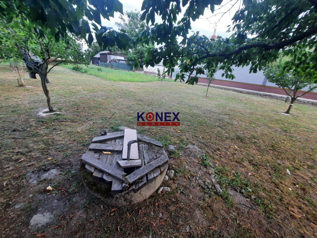 ROZĽAHLÝ POZEMOK s DOMOM v príjemnej obci JENKOVCE - 2