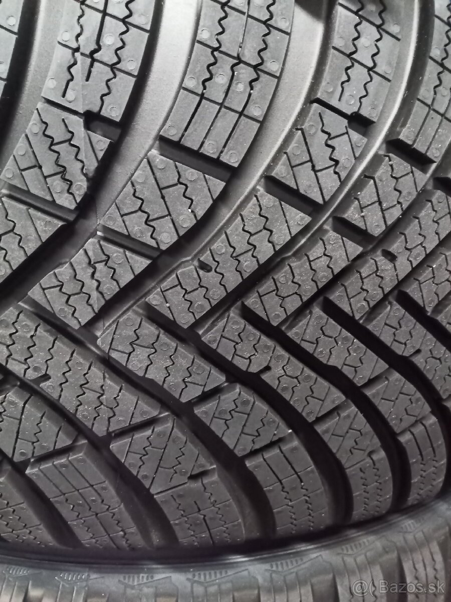 225/50 R17 98V XL Hankook zimné - 2