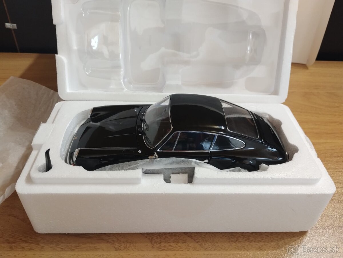 Porsche 911 1:18 Schuco - 2