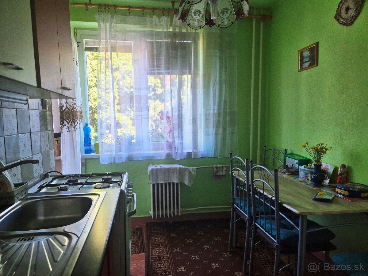 3 izbový byt na predaj s garážou v Nových Zámkoch. - 2