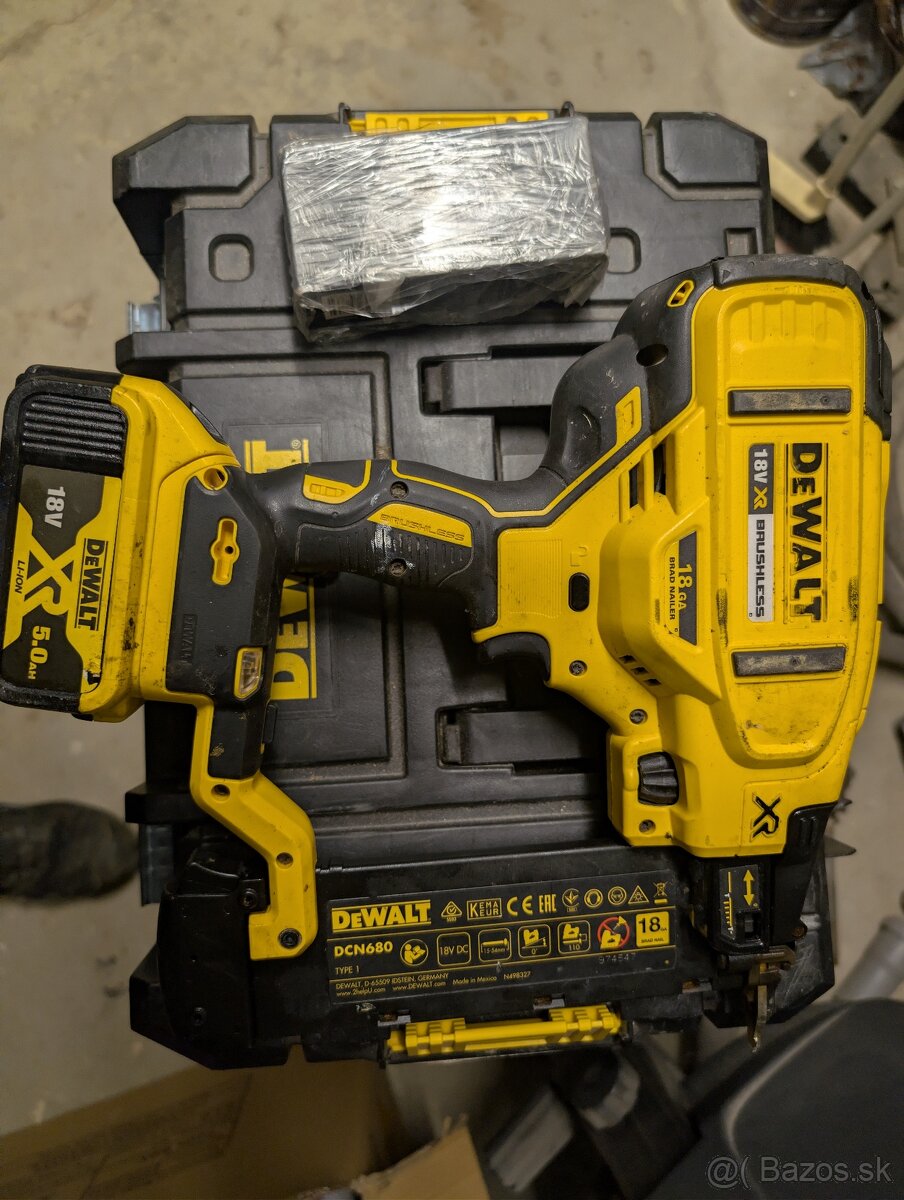 DeWalt klincovacka dcn680 - 2