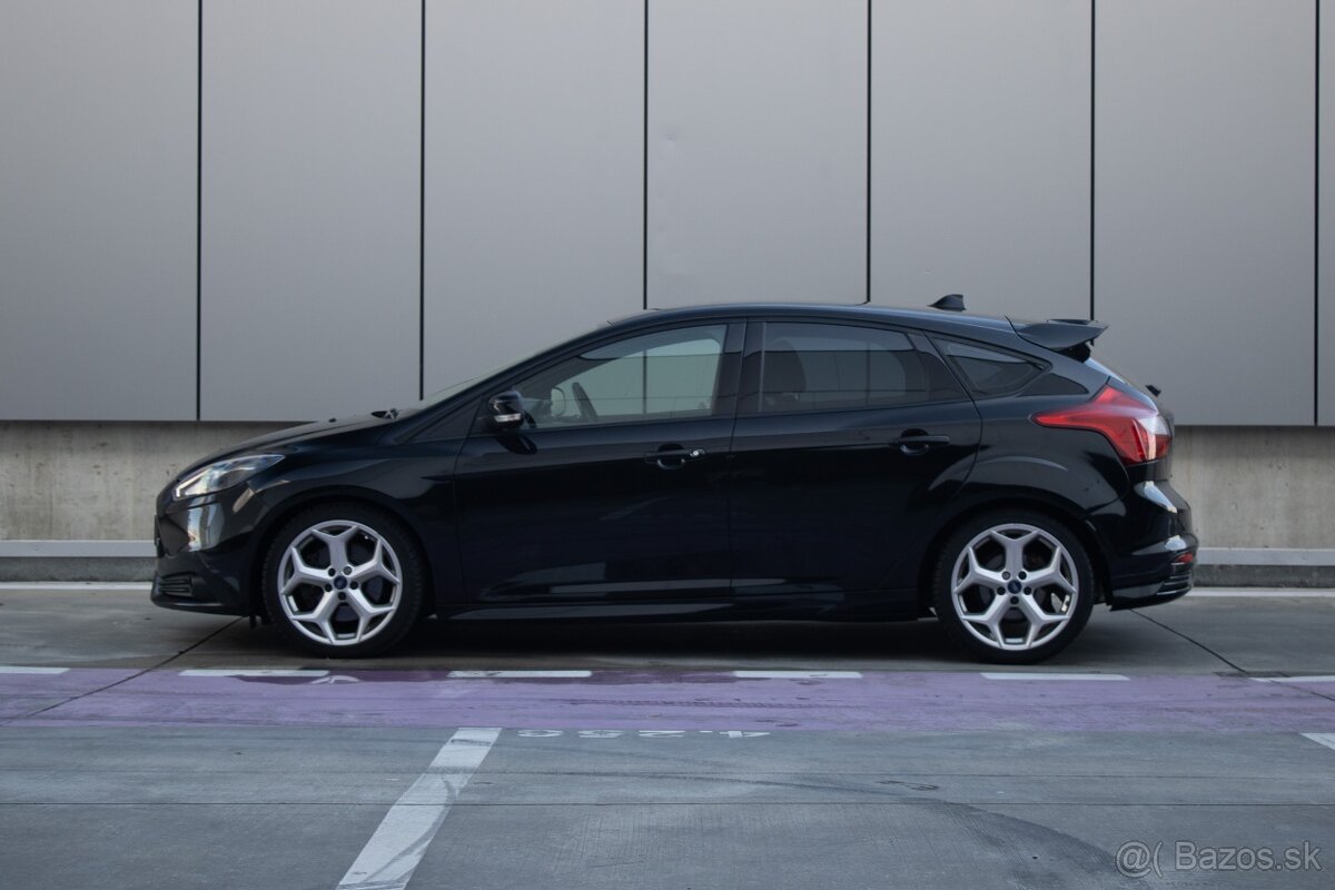 Ford Focus 2.0 EcoBoost SCTi ST R - 2