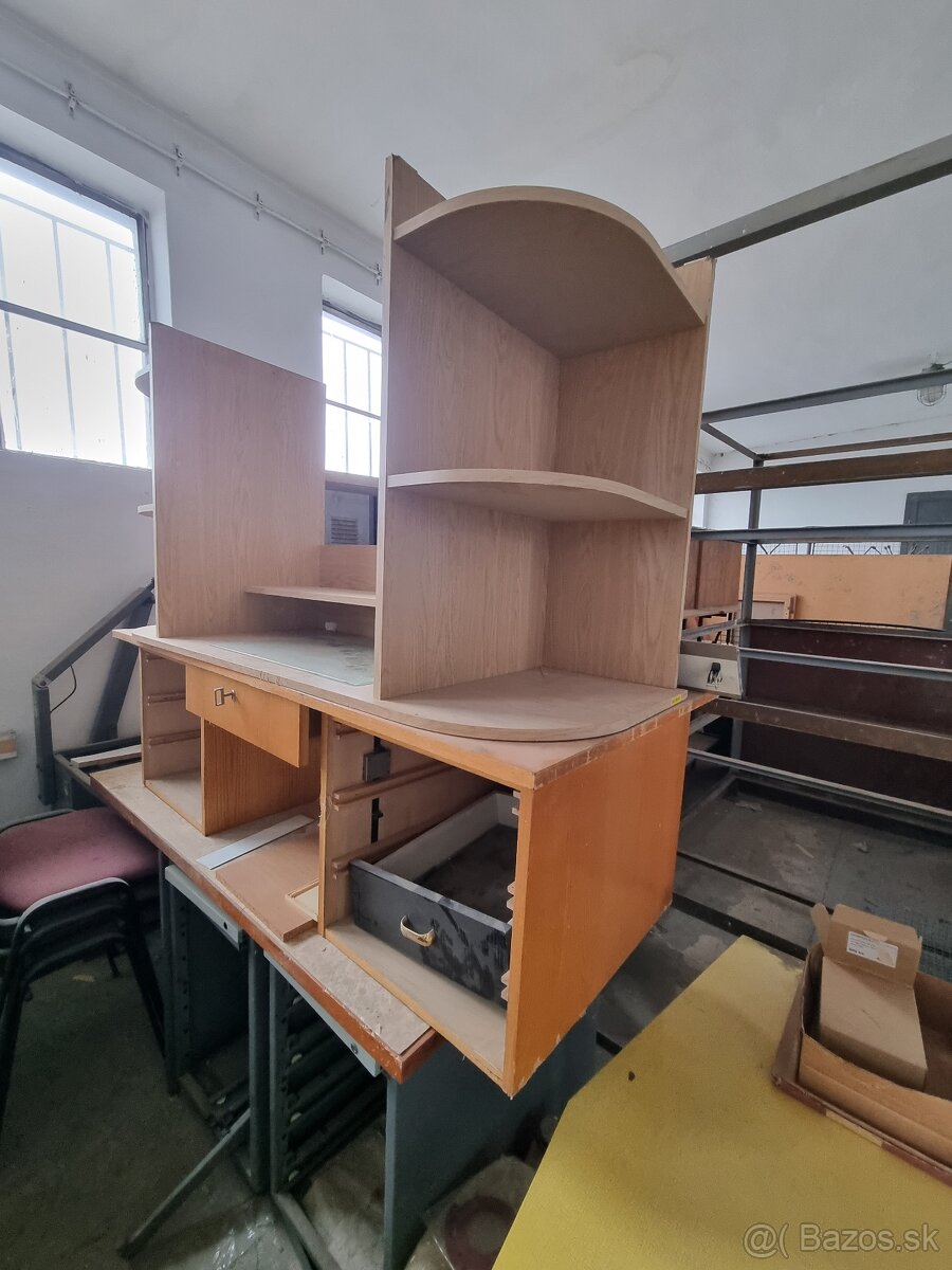 Kancelarsky nábytok,postele - 2