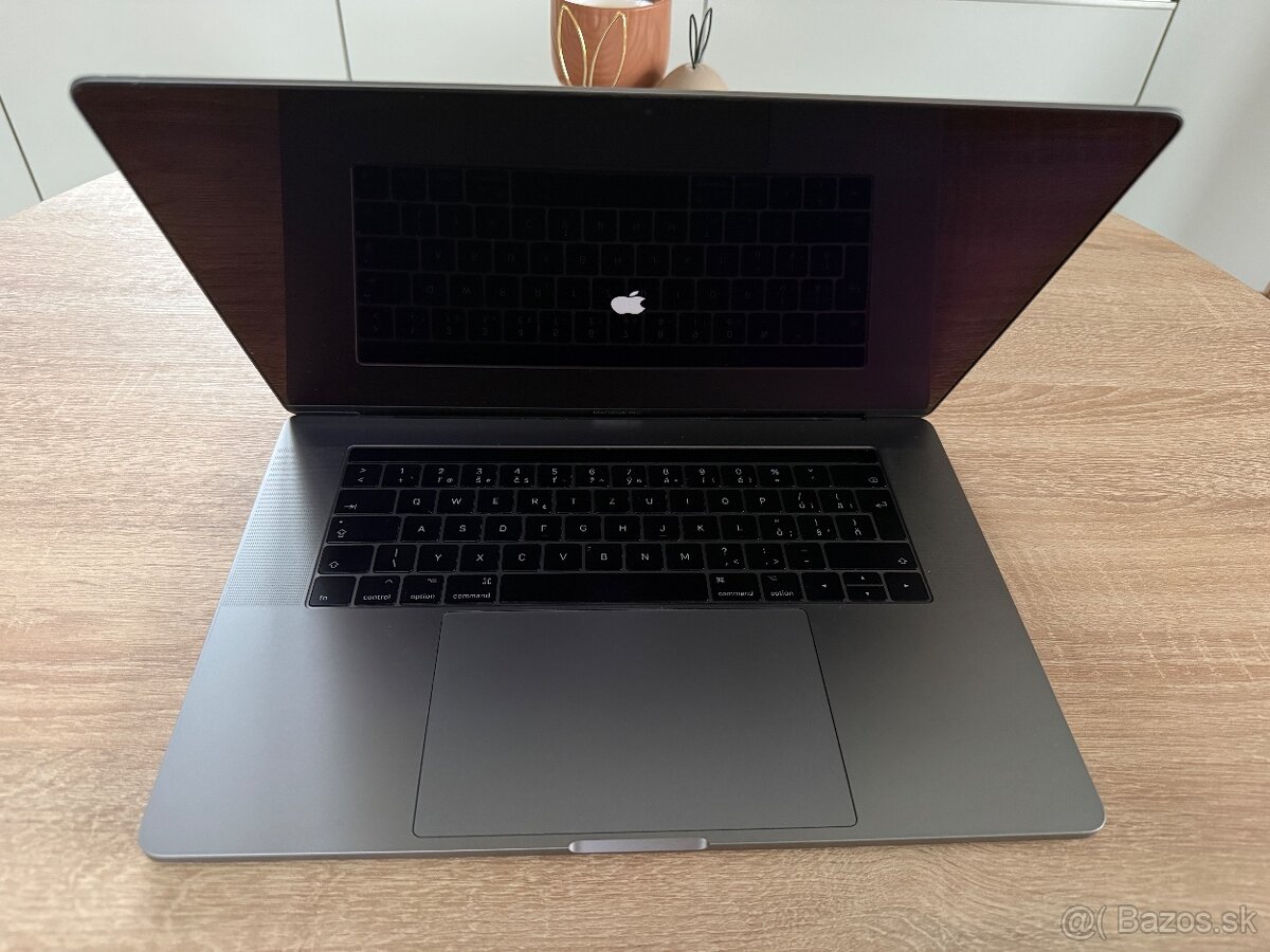 Predám Macbook Pro 15inch 2017 - 2