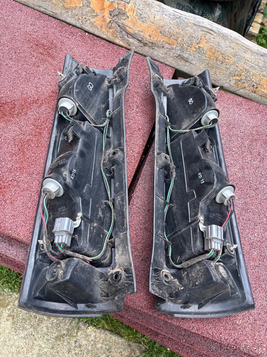 Zadné svetlá Honda CR-V I - 2