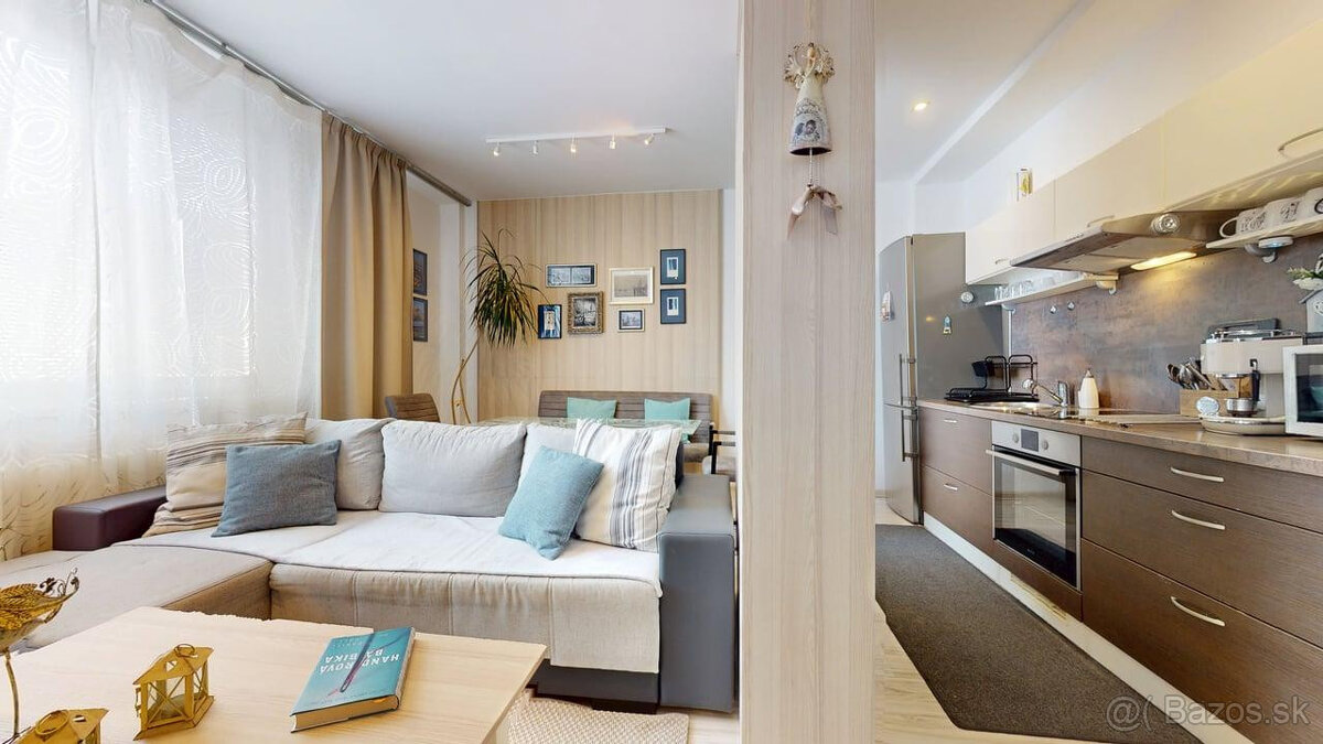 Štýlový 2i po rekonštrukcii pri Trnavskom mýte, províziu RK - 2