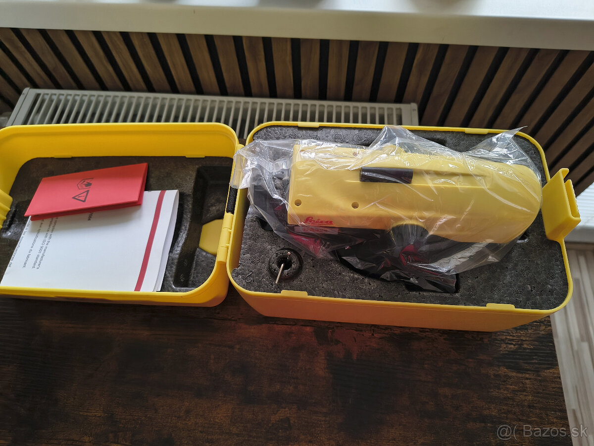 Nivelačný prístroj Leica NA 324 (statív + lata) - 2