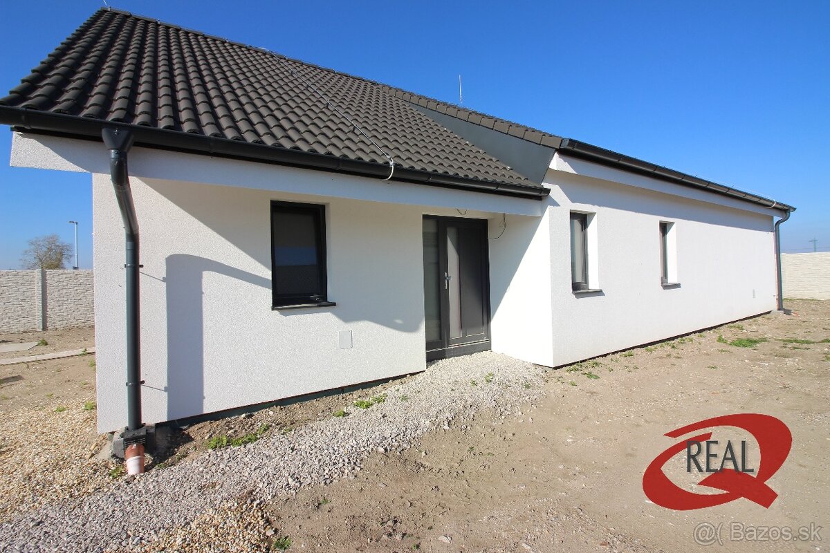 SKOLAUDOVANÝ RODINNÝ DOM, TEHLOVÁ STAVBA, IHNEĎ VOĽNÝ - 2