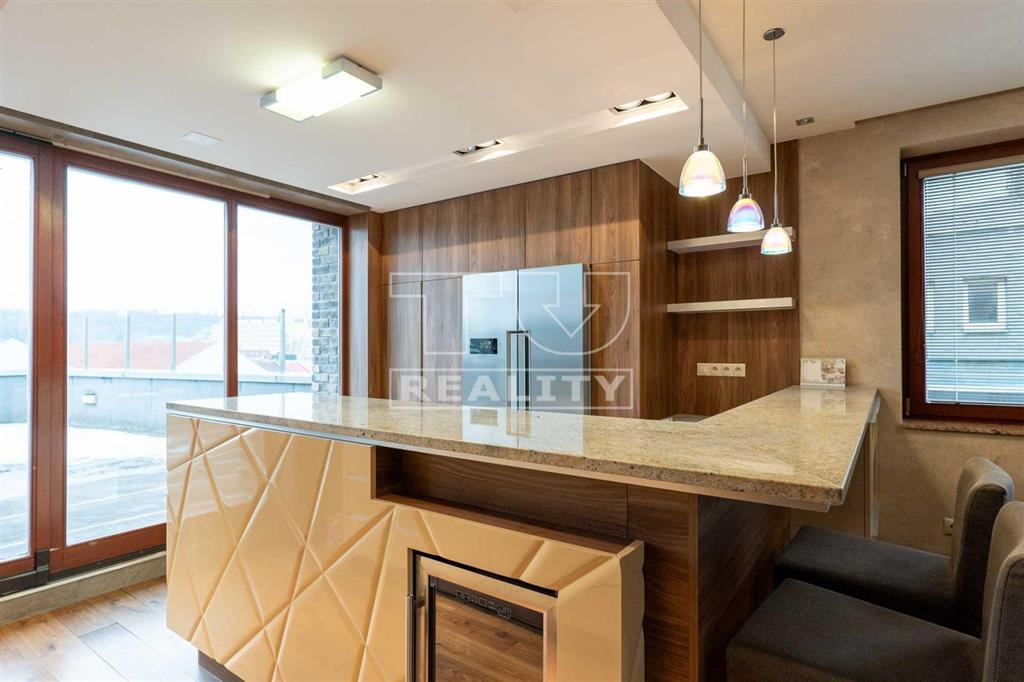 4 izbový byt v centre mesta Brezno, 120m2 + 30m2 terasy,... - 2