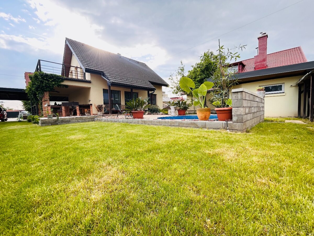 Na predaj príjemný plne zariadený dom s bazénom - 2