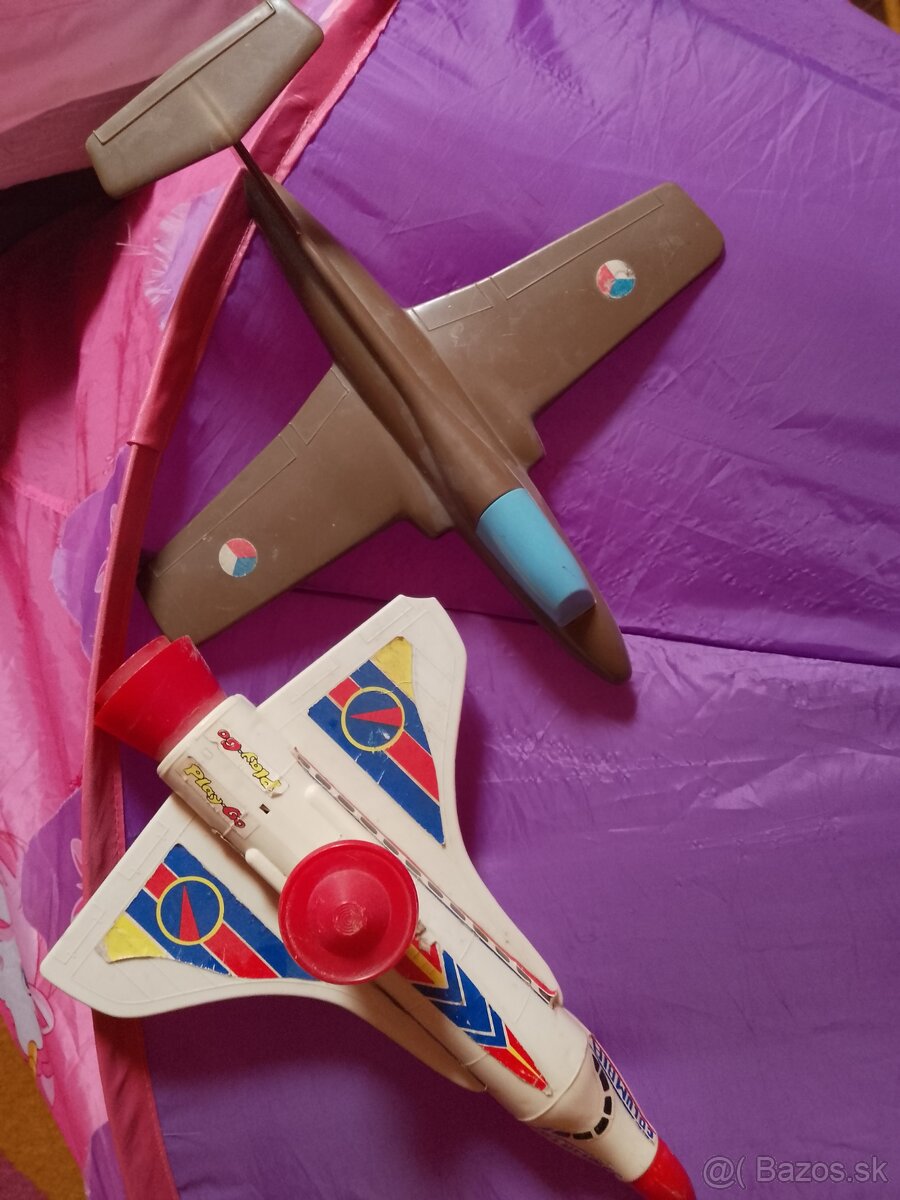 Staré hračky lietadlá - 2