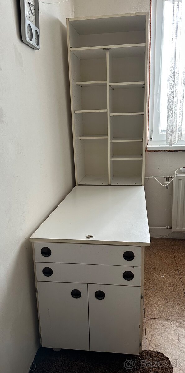 Sada skriniek s pultom - 2