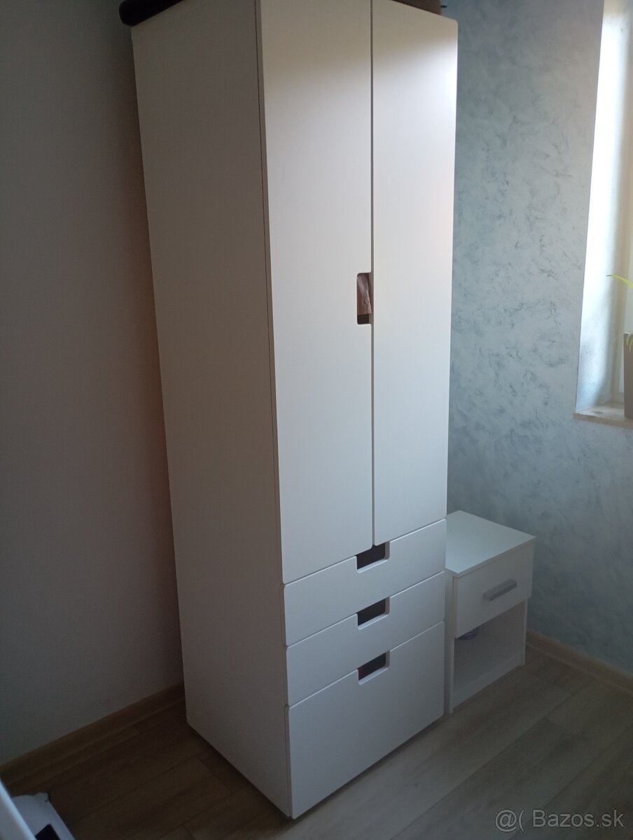 Skriňa ikea a stolik - 2