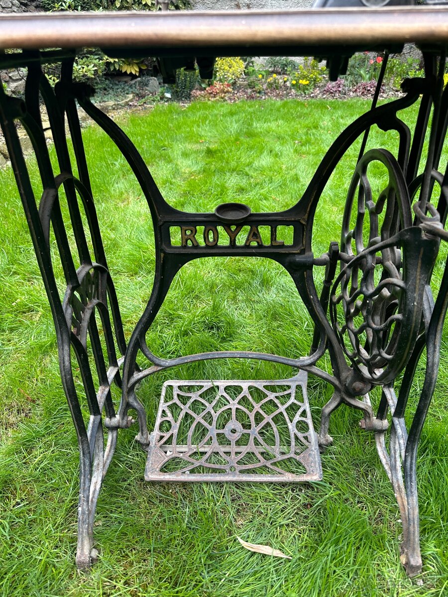 šijací stroj Royal - 2