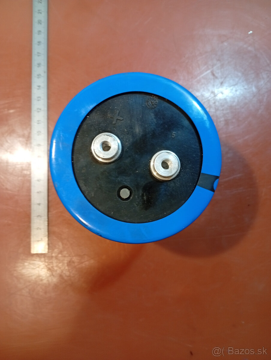 Kondenzátor elektrolytický 6800uF 400V - 2