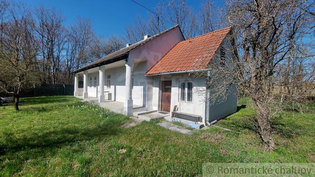 Malá chalúpka na okraji polosamoty s 40 á pozemkom v obci - 2