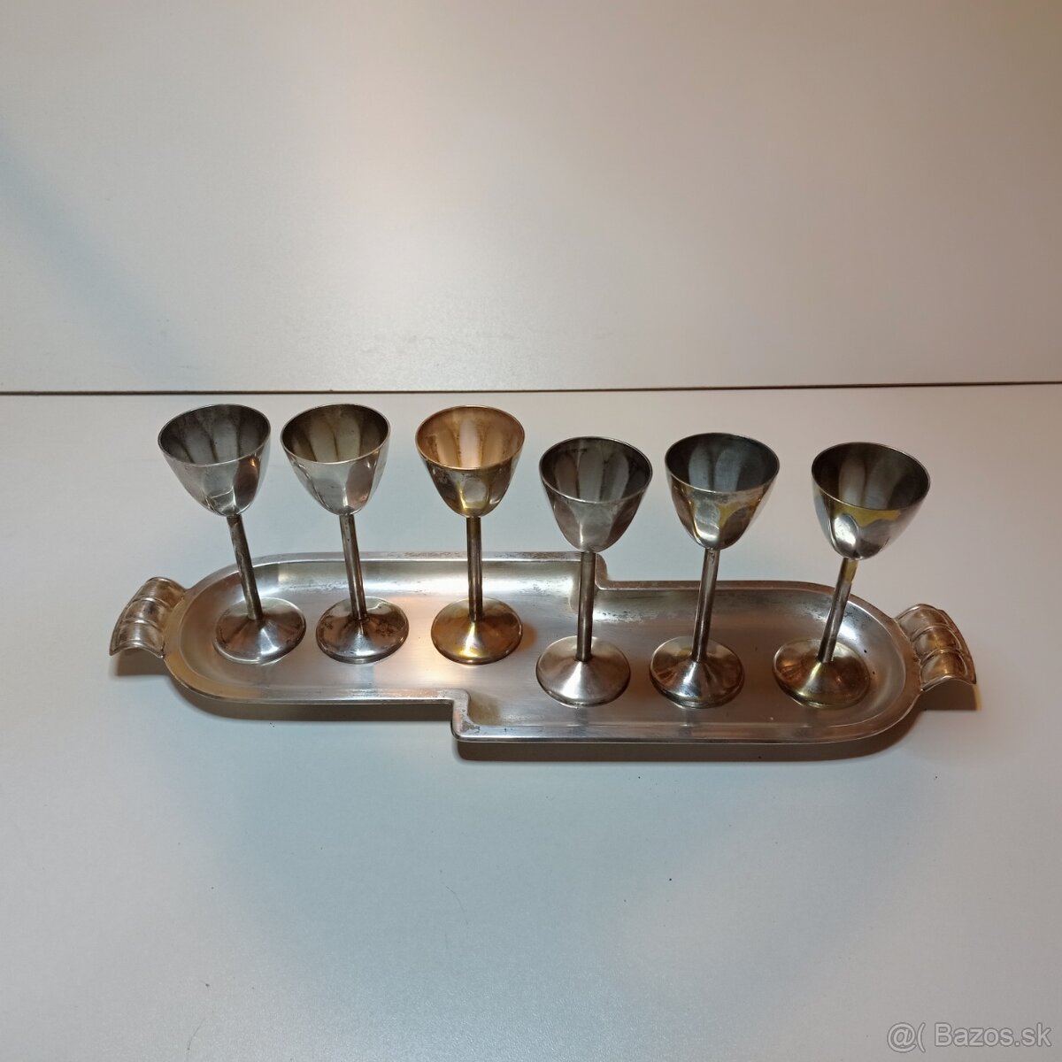 starožitná sada alpakových štamprlíkov, likérok na tácke - 2