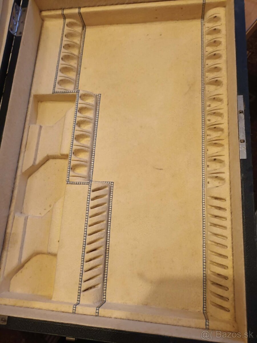 Predám starožitny kufrík - 2