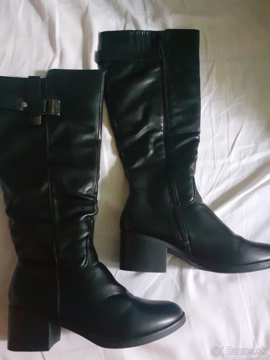 Predám čierne dámske čižmy č.39 - 2