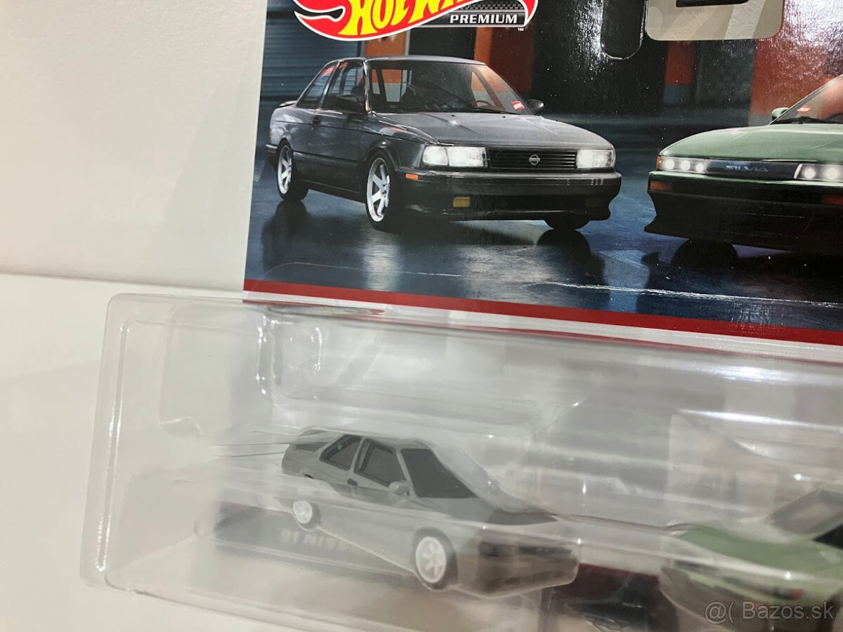 1:64 Hotwheels Nissan - 2