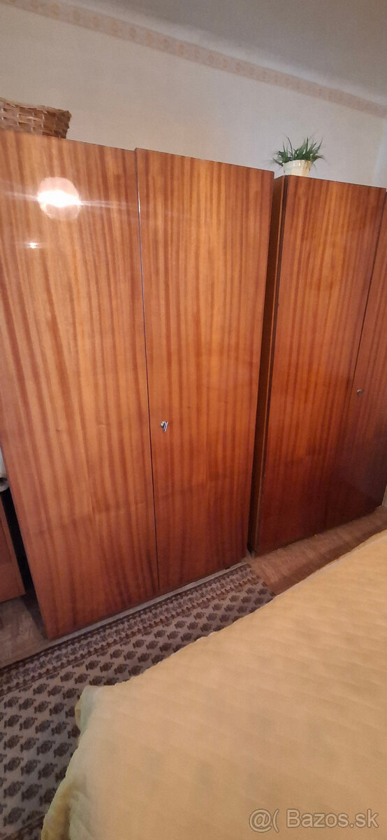Retro lesklé skrine - 2