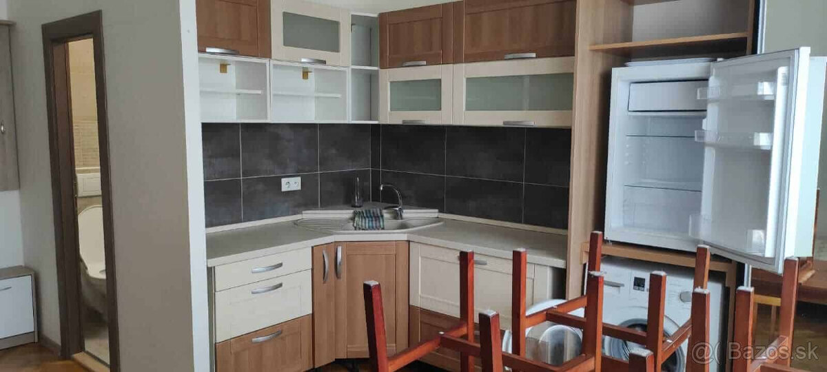 Prenájom garsónky na námestí v Poprade - 2