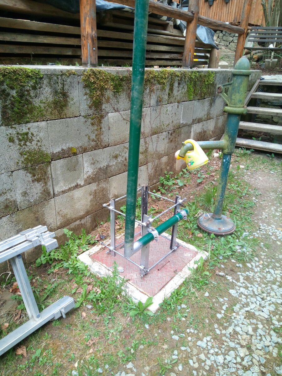 Držiak satelitu na komín. - 2