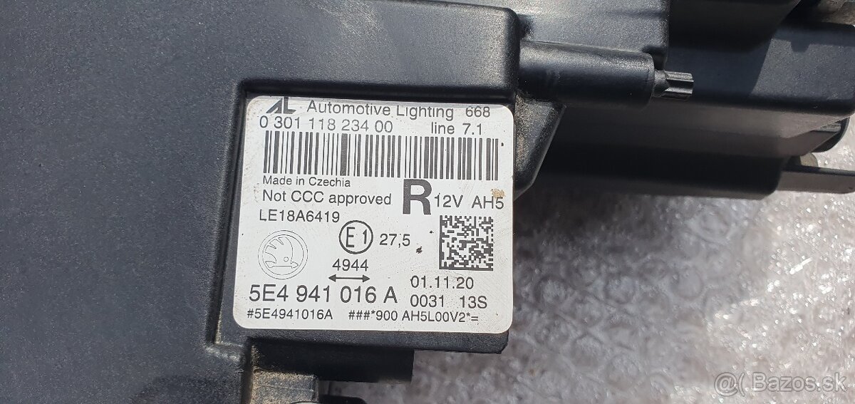 Octavia 4 predný svetlomet R - 2