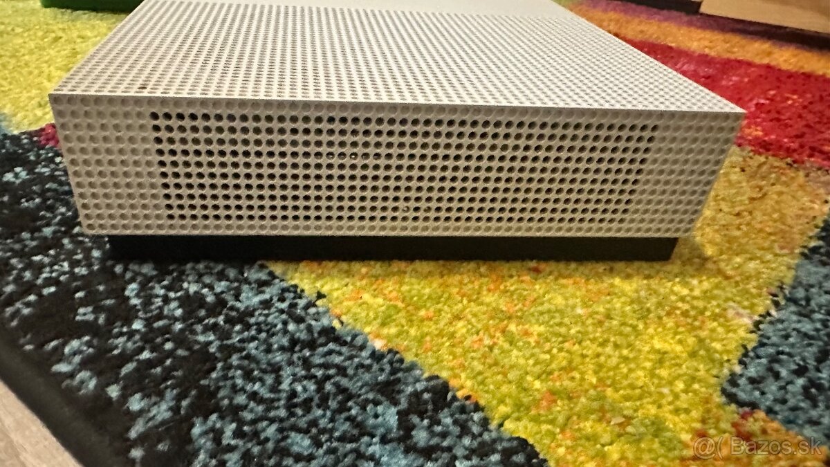 Predám xbox one s 365gb - 2