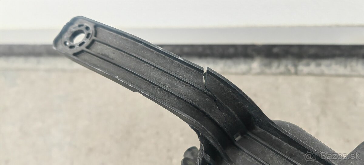 Svetlo prave suzuki sx4 s-cross - 2