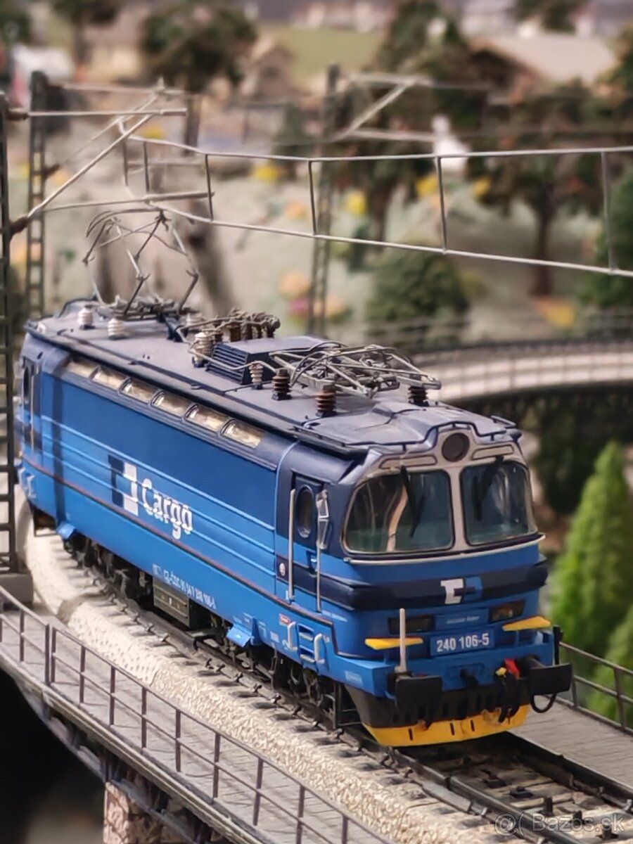 Rušeň H0 240.... - 2