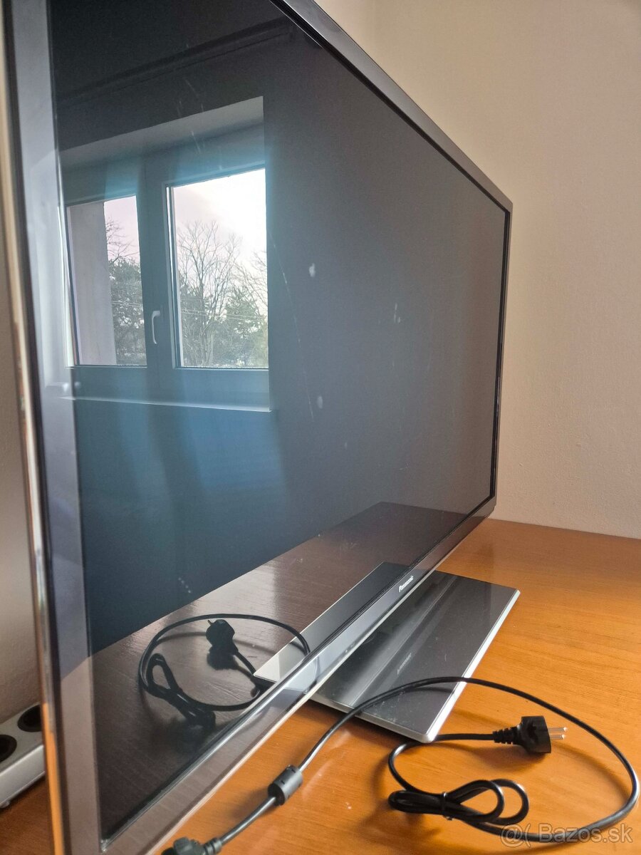 Panasonic TX-P50ST50E - 2