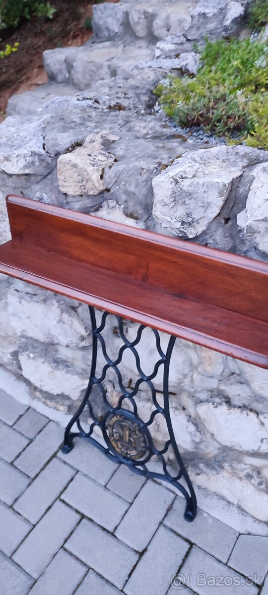 Jedinečné stolíky šijací stroj Singer - 2