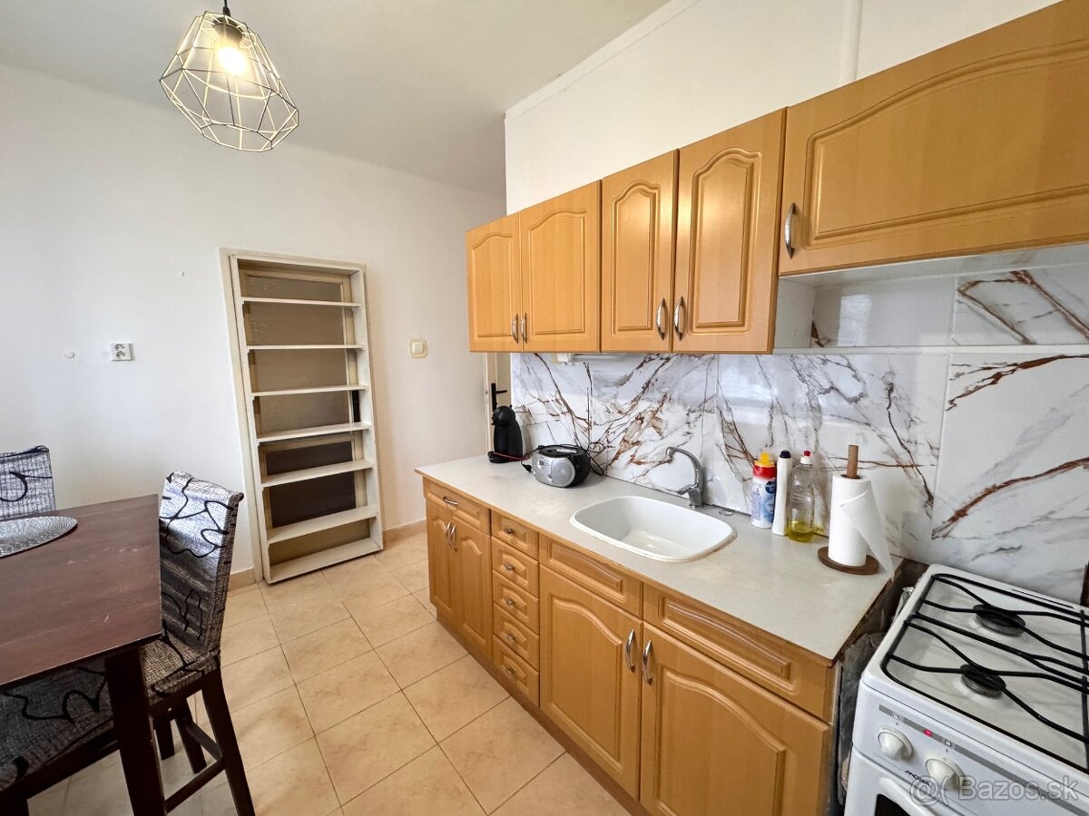 Prenájom- 2 izbový byt so zariadením, centrum Nové Zámky - 2