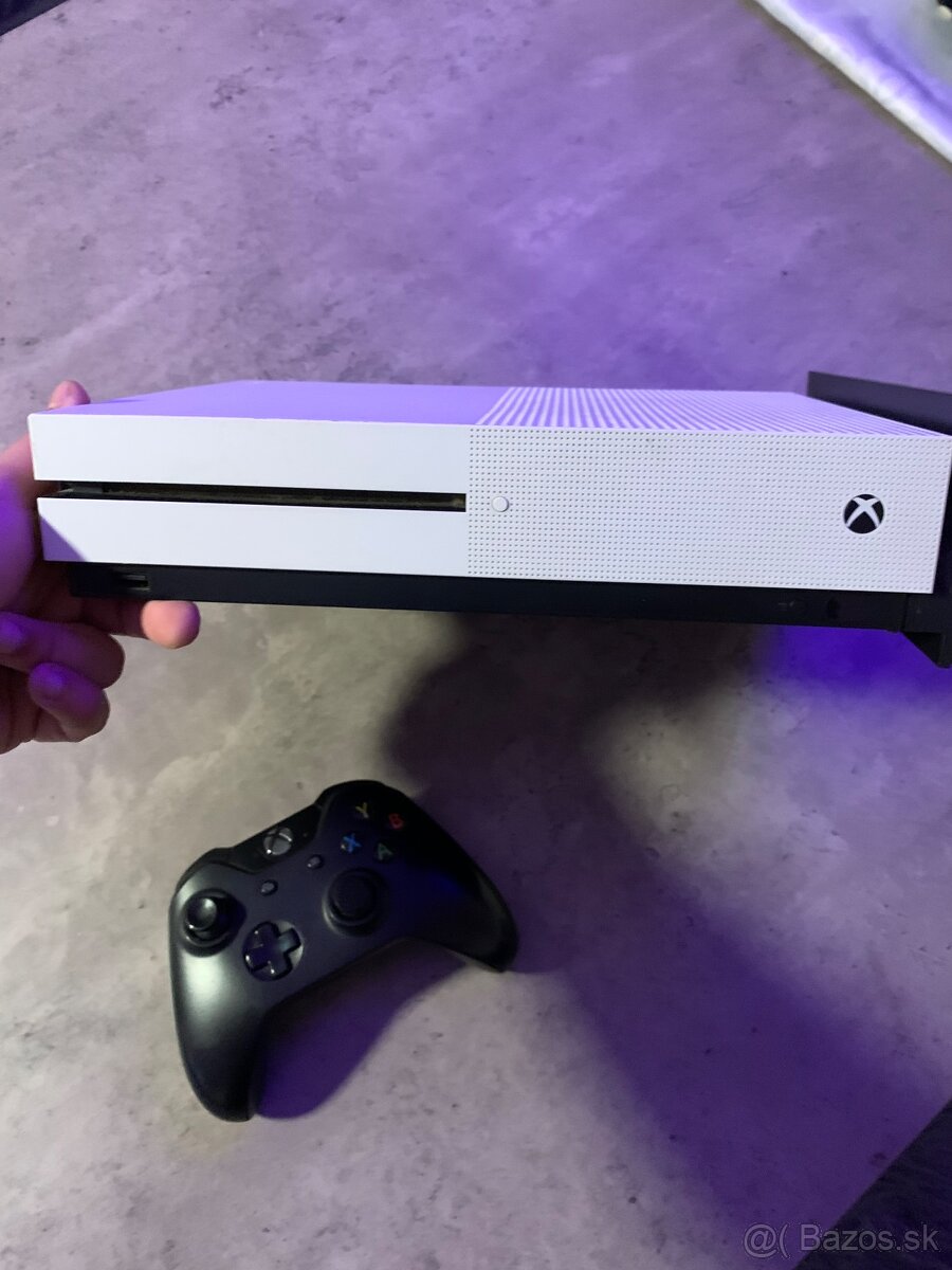 Xbox One S - 2