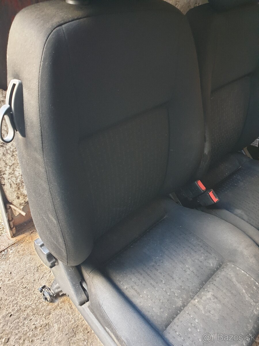Predam predne sedačky Golf 4 3 dver. - 2