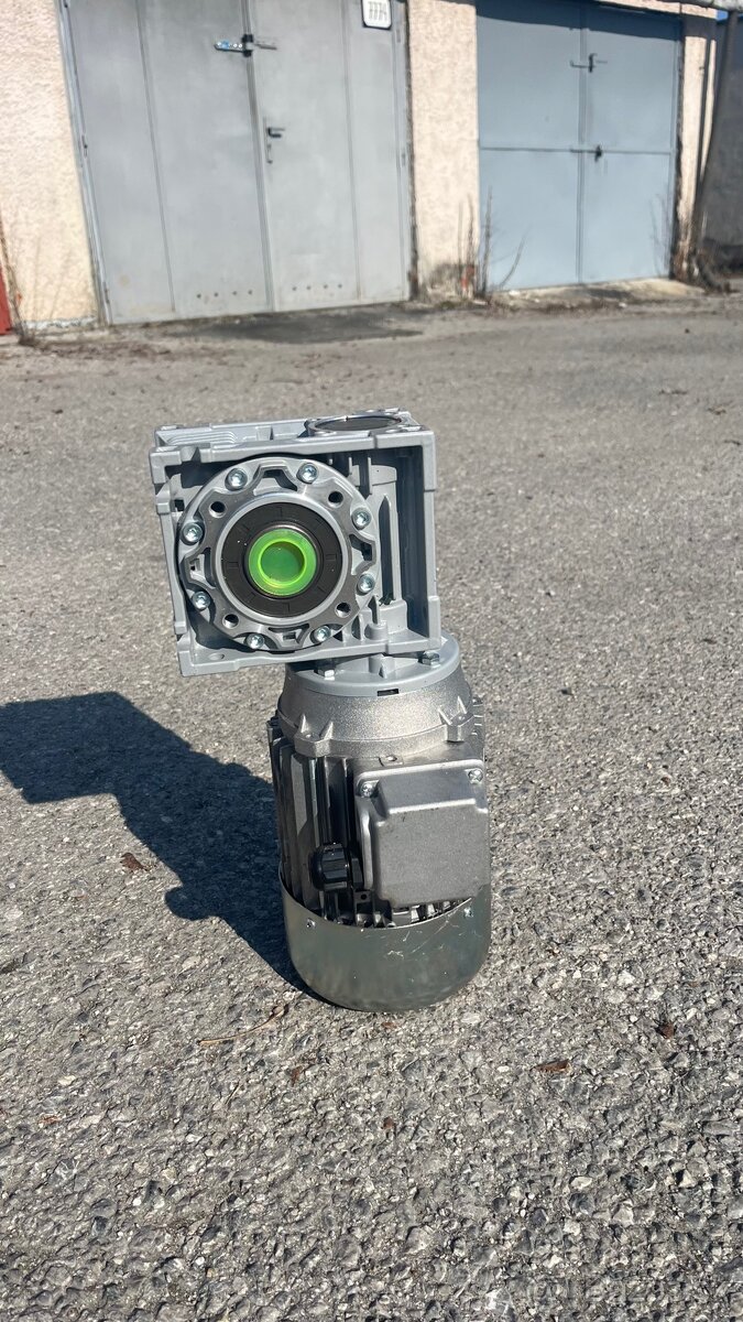 trojfázový asynchrónny elektromotor s - 2