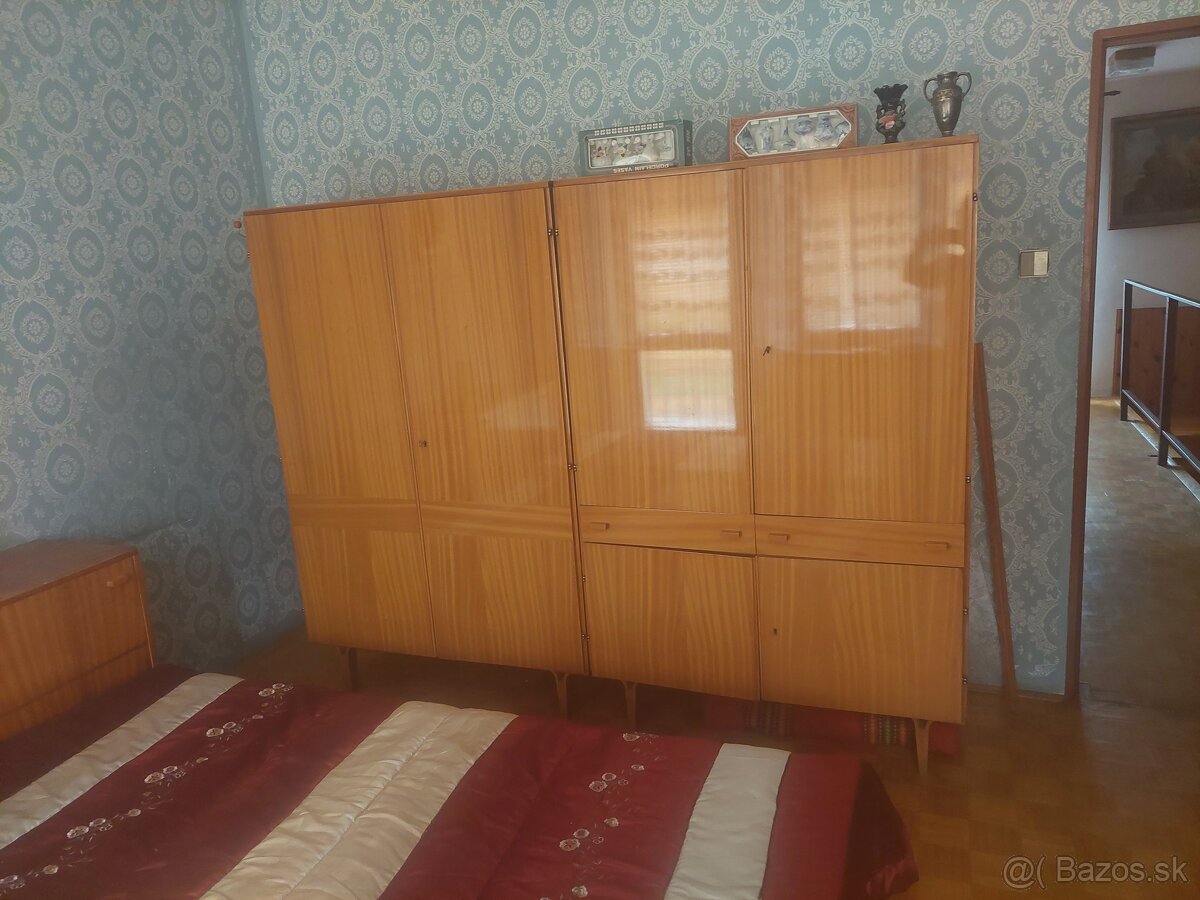 Darujem retro drevenú spálňu. - 2