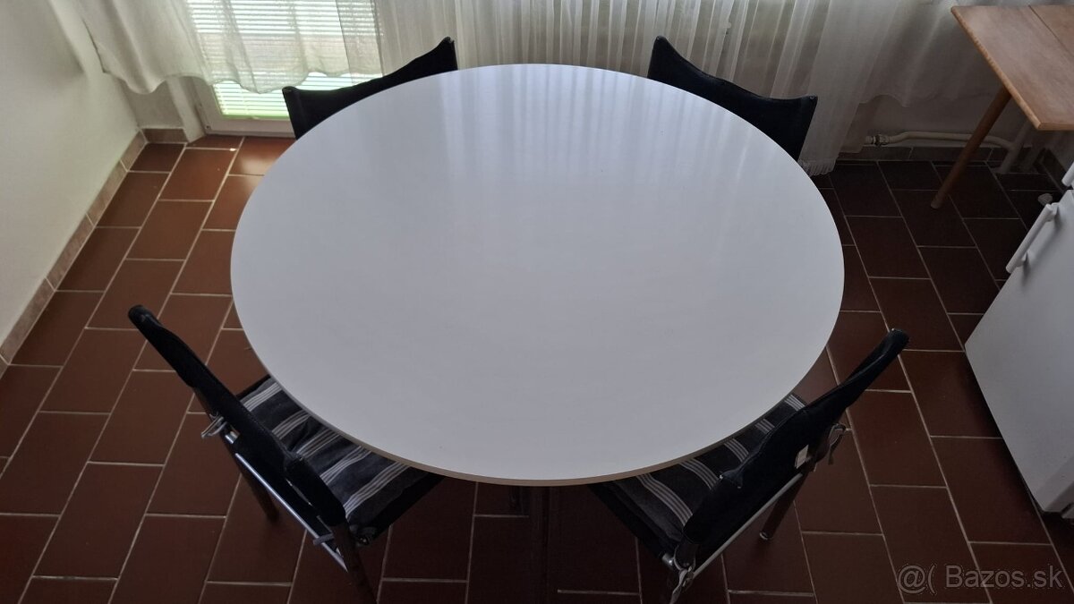 JEDÁLENSKÝ STÔL + 4 STOLIČKY - 2