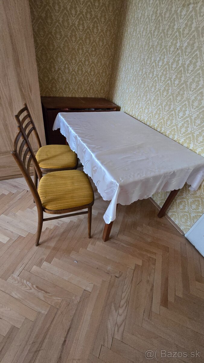 Stoly a stoličky - 2