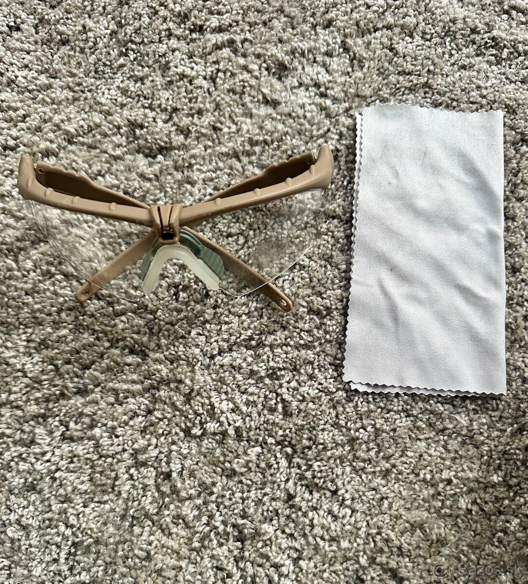 Airsoftová výbava - taška, vesta, maska atď. - 2