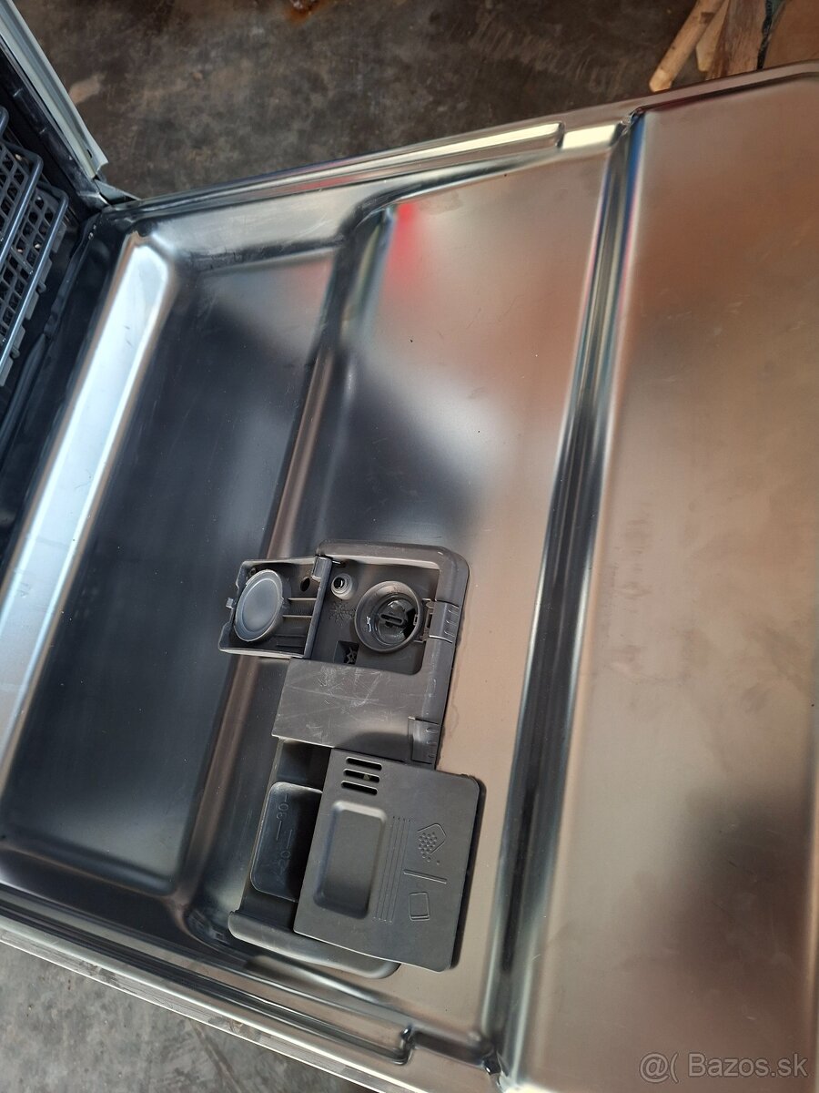 Vstavaná umývačka Whirlpool - 2