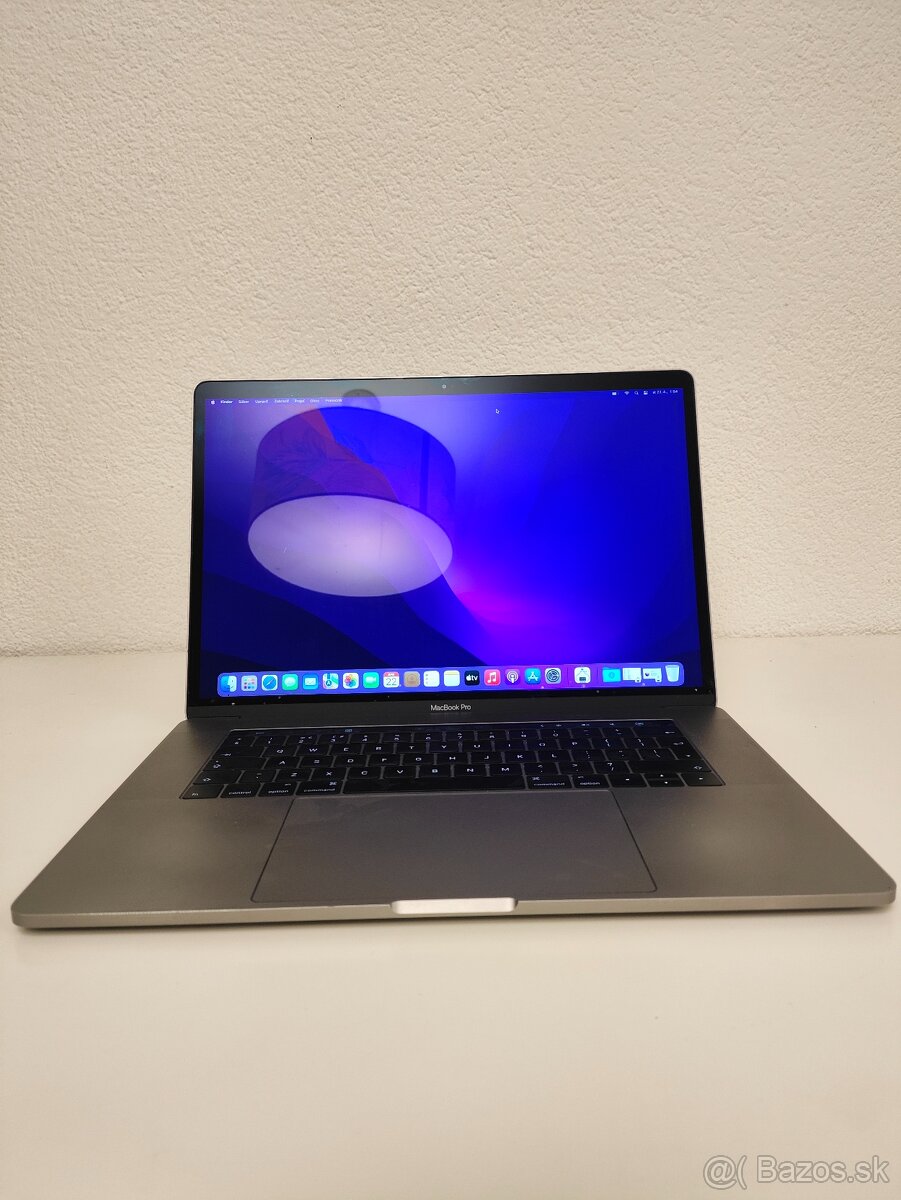 MacBook Pro 15 2016 | i7 • 16GB • 1TB SSD - 2
