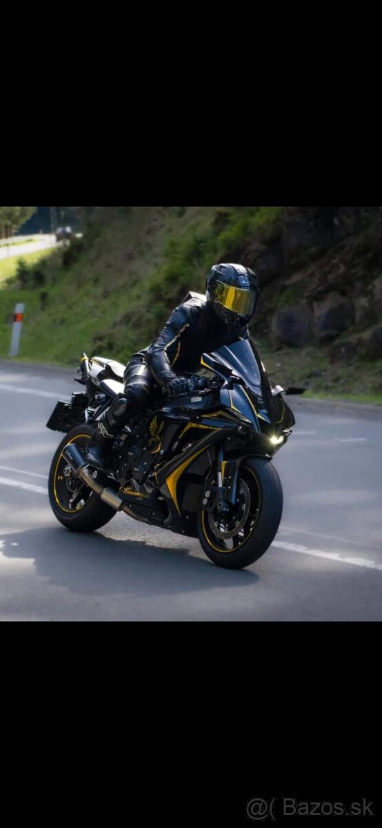 Yamaha R1 2023 - 2