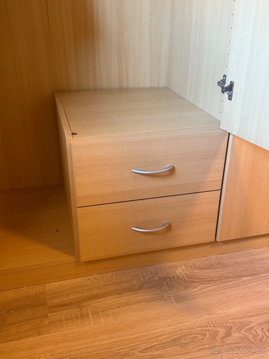 Predám šatníkovú skriňu - 2